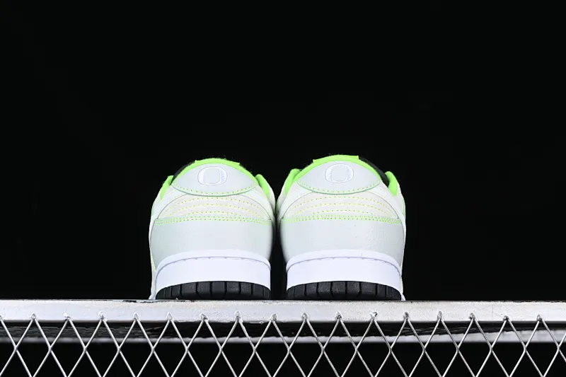 All Categories Nk SB Dunk Series Nk SB Dunk Low Low-top sneakers Nk SB Dunk Low PE "University Of Oregon" Oregon Green Duck SB low-top casual sneakers FQ7260-001